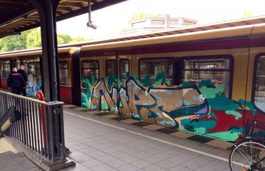 Graffiti Train - Photo by RedOrBlue - Oups, Otis, Rck