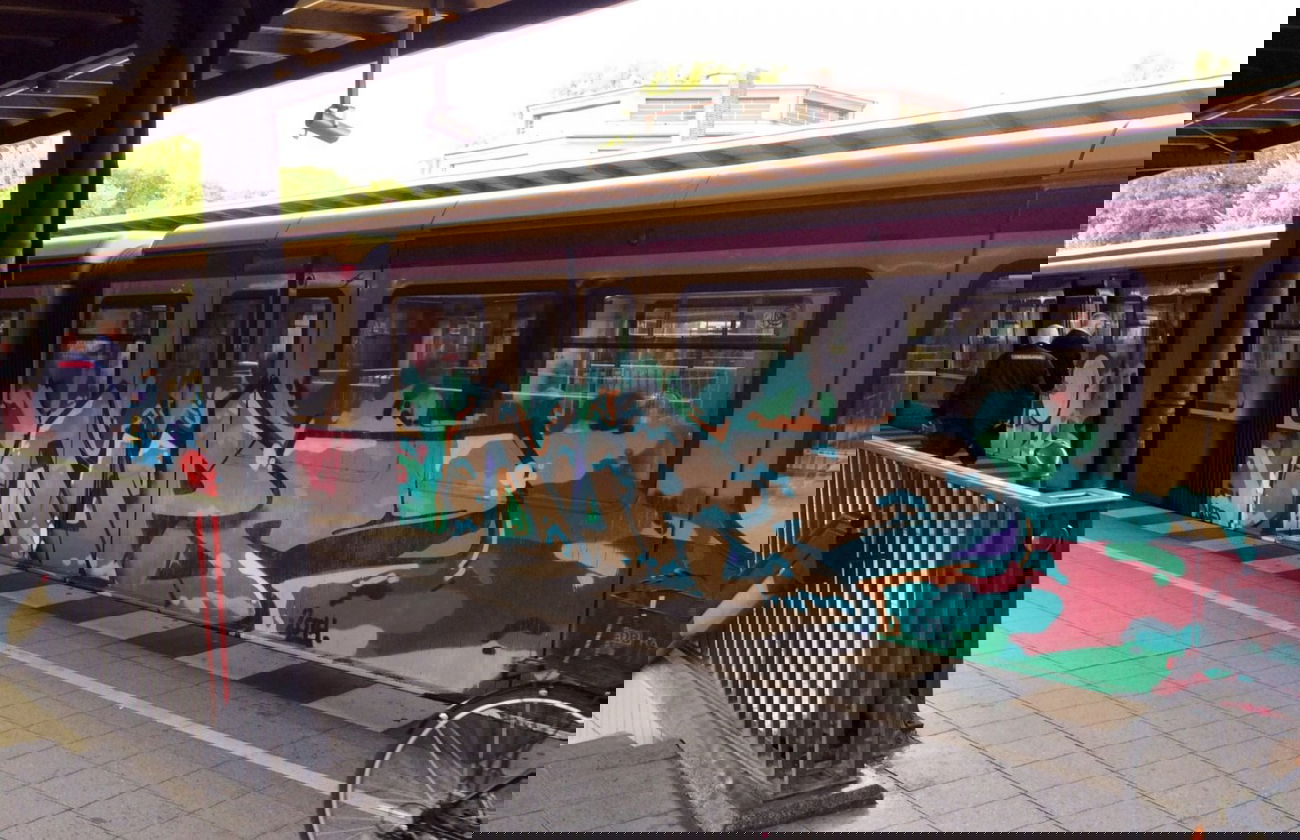 Graffiti Train - Photo by RedOrBlue - Oups, Otis, Rck