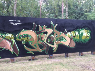 Graffiti Wall - Photo by RedOrBlue - ARD, r, swob