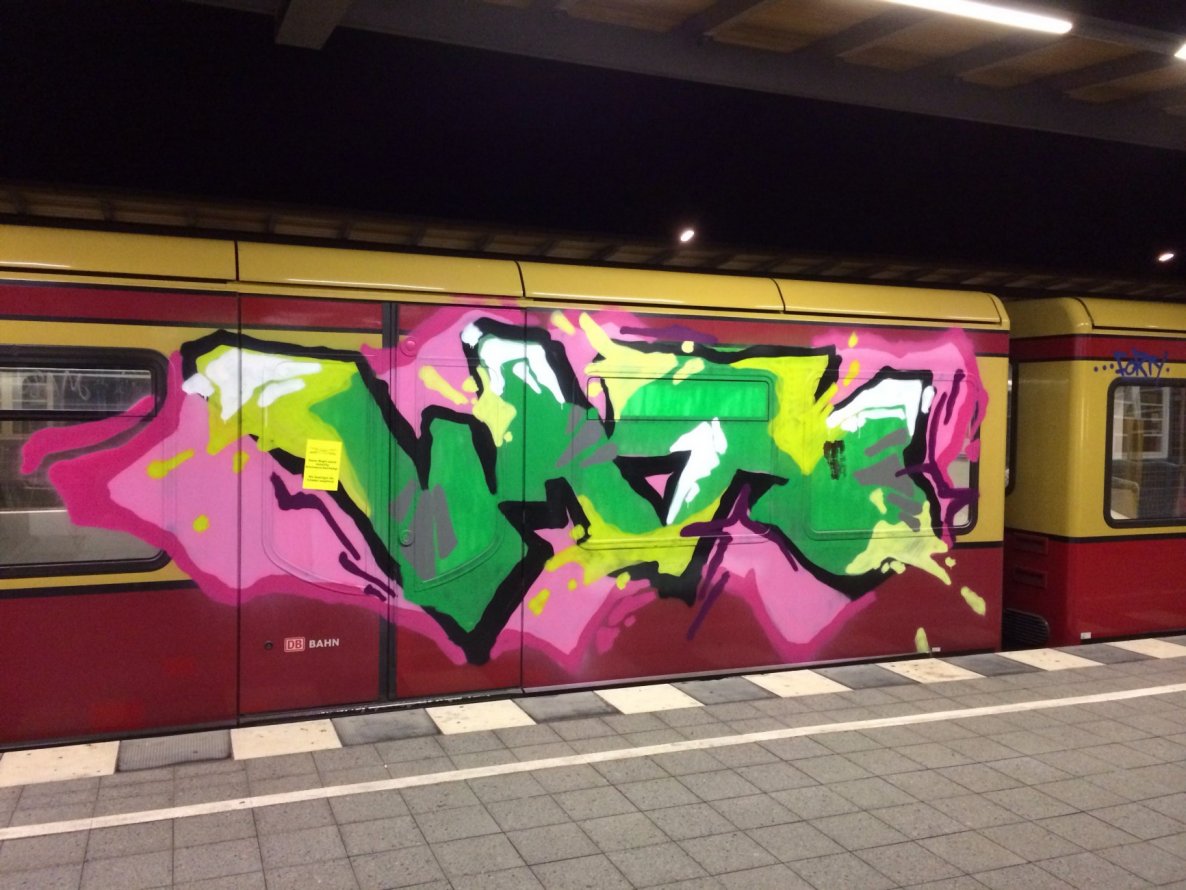 Graffiti Train - Photo by RedOrBlue - Vatikan, rck