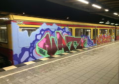 Graffiti Train - Photo by RedOrBlue - Vato, rck