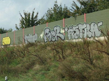 Graffiti Bombing - Photo by Regenman - A2, h-over (2014)