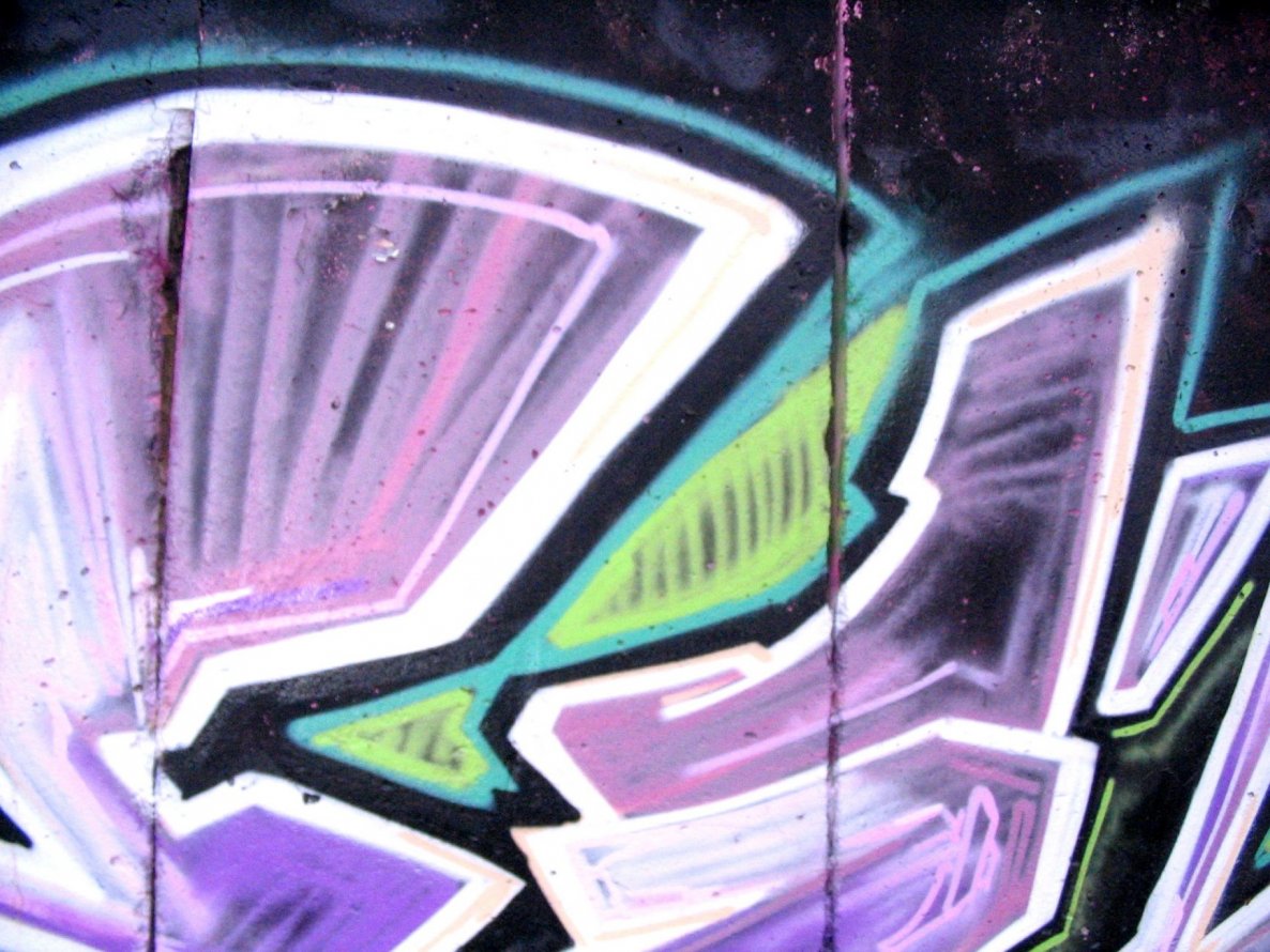 Graffiti Artwork - Photo by Rei