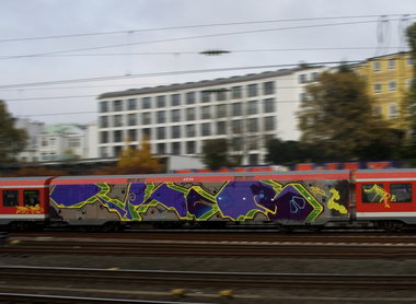 Graffiti Train in hamburg - Photo by Reimemonster