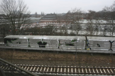 Graffiti Train in Hamburg - Photo by Reimemonster - qms