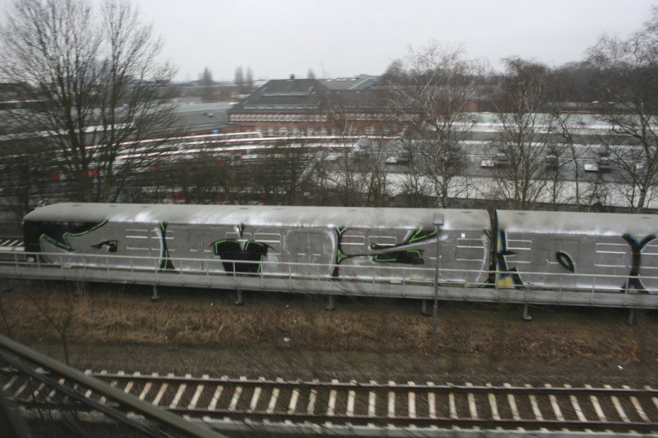 Graffiti Train in Hamburg - Photo by Reimemonster - qms