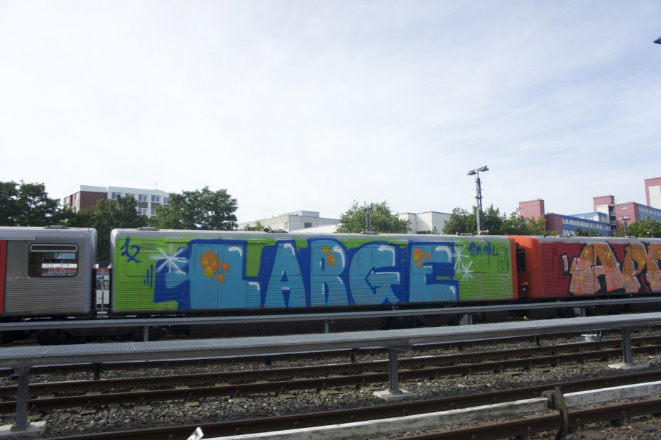 Graffiti Train in hamburg - Photo by Reimemonster - large