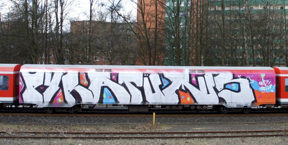 Graffiti Train in hamburg - Photo by Reimemonster - pyra, tümus, qms