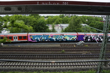 Graffiti Train in hamburg - Photo by Reimemonster - true, apris
