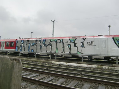 Graffiti Train in hamburg - Photo by Reimemonster - rotik, sire