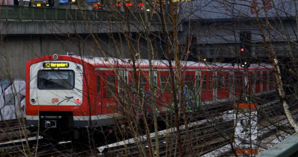 Graffiti Train in Hamburg - Photo by Reimemonster