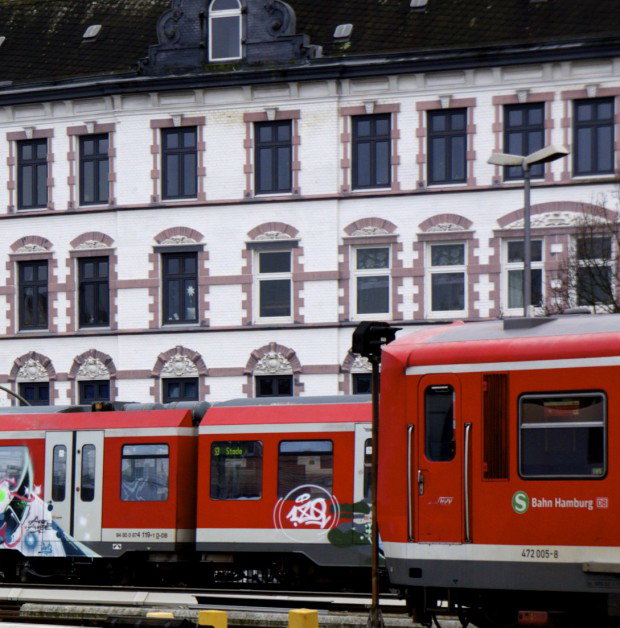Graffiti Train in hamburg - Photo by Reimemonster - 180