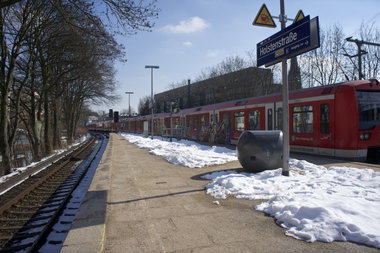 Graffiti Train in hamburg - Photo by Reimemonster - sürä, qms