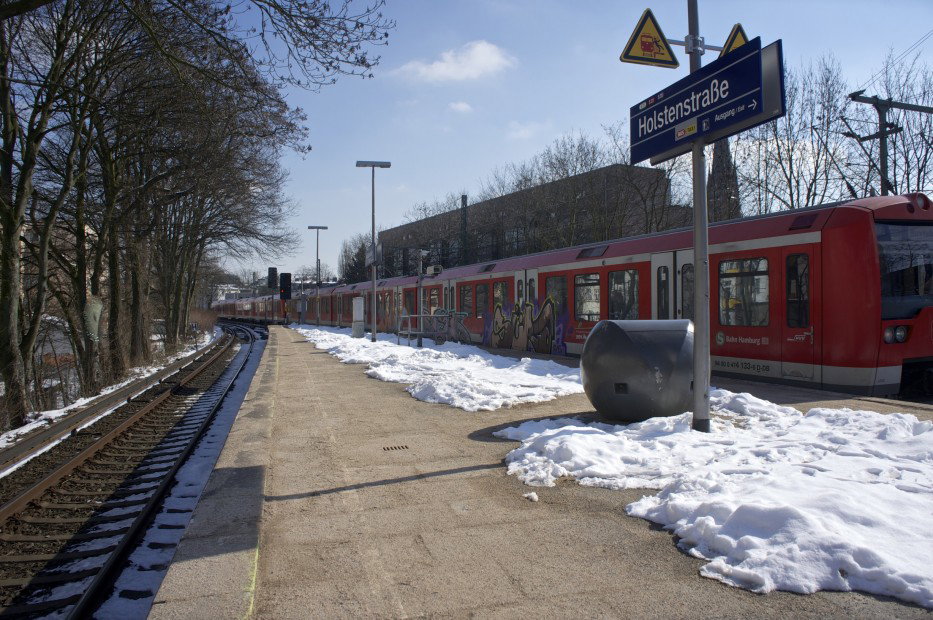 Graffiti Train in hamburg - Photo by Reimemonster - sürä, qms