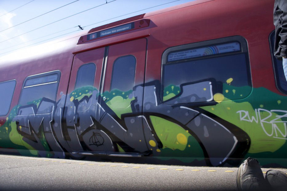 Graffiti Train in copenhagen - Photo by Reimemonster - monk