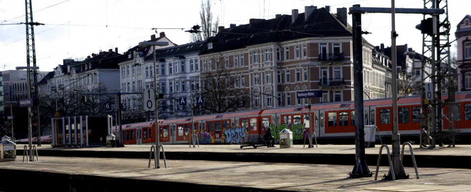 Graffiti Train in hamburg - Photo by Reimemonster - apris, kied