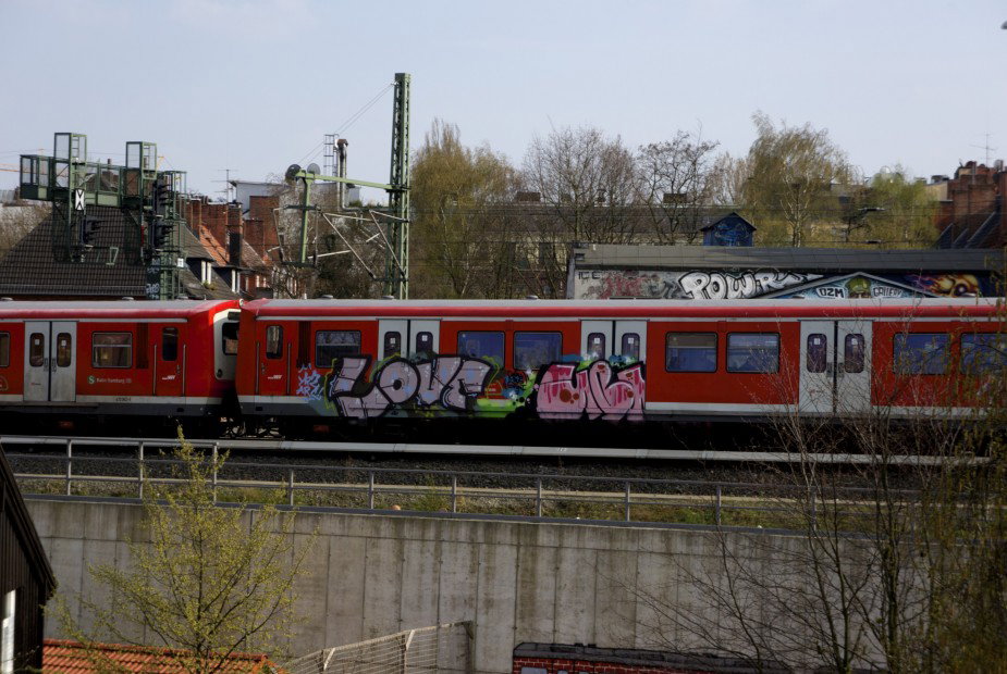 Graffiti Train - Photo by Reimemonster - love, yrz