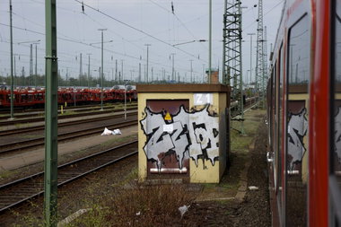 Graffiti Bombing in hamburg - Photo by Reimemonster - zztop