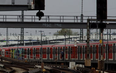 Graffiti Train in hamburg - Photo by Reimemonster