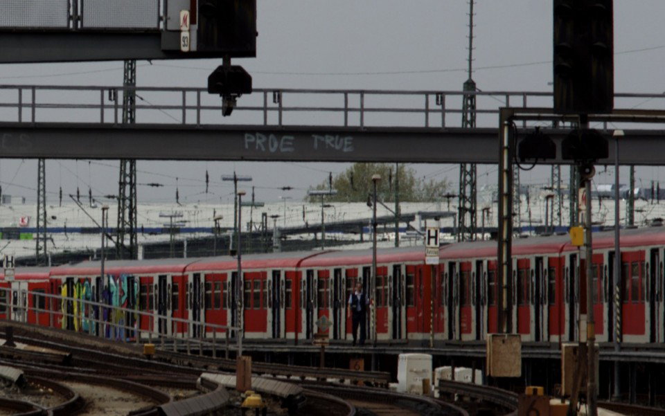 Graffiti Train in hamburg - Photo by Reimemonster
