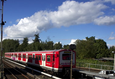 Graffiti Train in hamburg - Photo by Reimemonster - qms