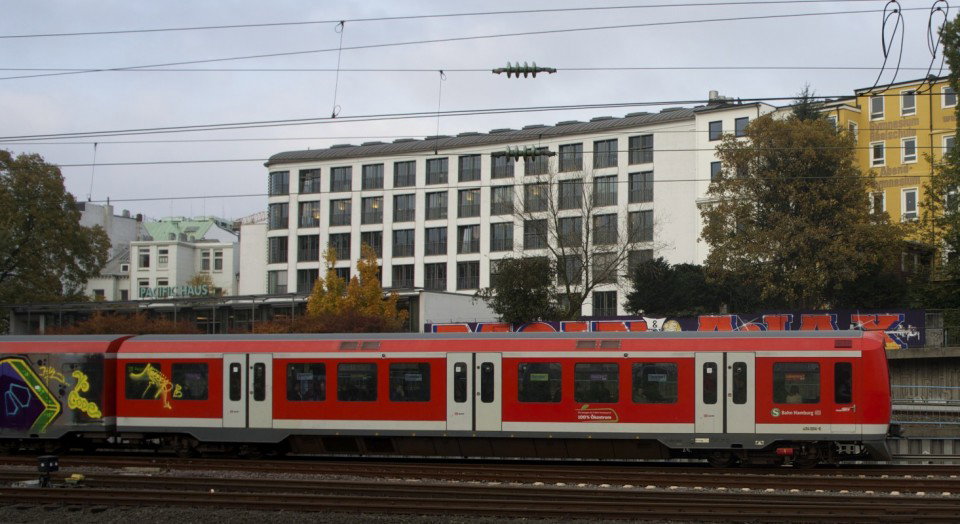 Graffiti Train in hamburg - Photo by Reimemonster