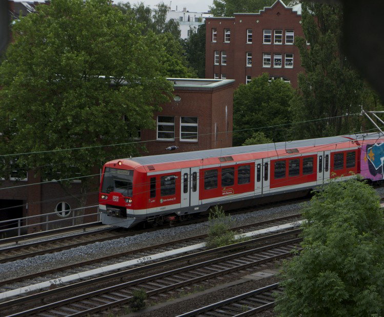 Graffiti Train in hamburg - Photo by Reimemonster - true