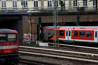 Graffiti Train in hamburg - Photo by Reimemonster - layup