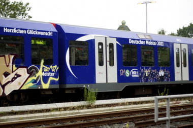 Graffiti Train in hamburg - Photo by Reimemonster - qms