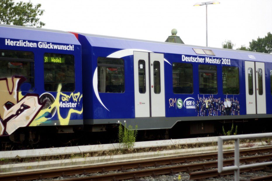 Graffiti Train in hamburg - Photo by Reimemonster - qms