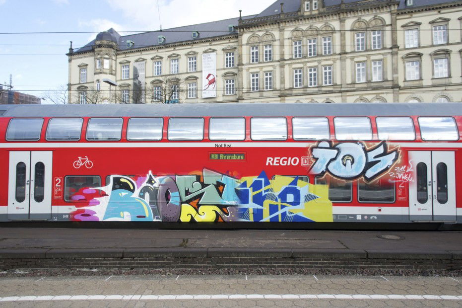 Graffiti Train in hamburg - Photo by Reimemonster - rätsel, most, rache