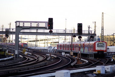 Graffiti Train in hamburg - Photo by Reimemonster
