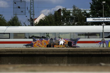 Graffiti Train in hamburg - Photo by Reimemonster - normor, 180