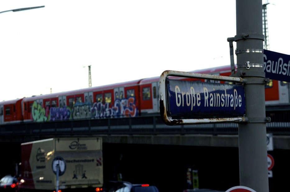 Graffiti Train in hamburg - Photo by Reimemonster - gbr, mck, qms