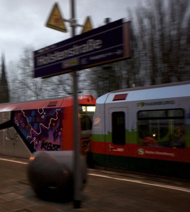 Graffiti Train in hamburg - Photo by Reimemonster - kgz