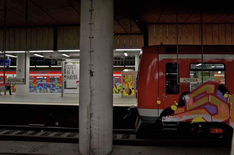 Graffiti Train in hamburg - Photo by Reimemonster - slow, sax