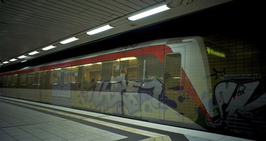 Graffiti Train in hamburg - Photo by Reimemonster - kaf