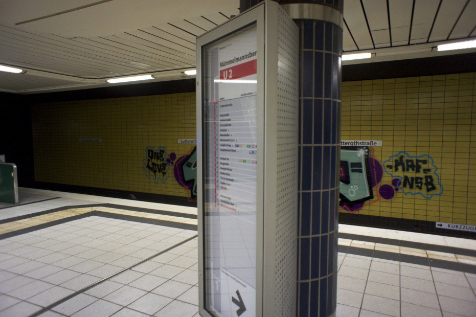 Graffiti Bombing in hamburg - Photo by Reimemonster - kgz