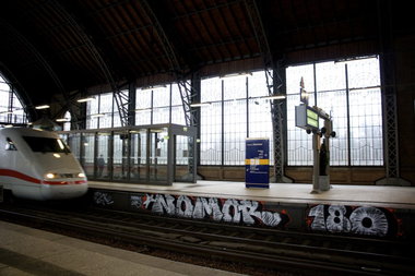 Graffiti Bombing in hamburg - Photo by Reimemonster - nomor, 180