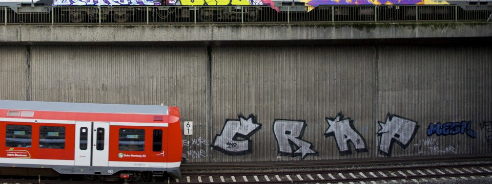 Graffiti Bombing in hamburg - Photo by Reimemonster - crap, nomor, bidz