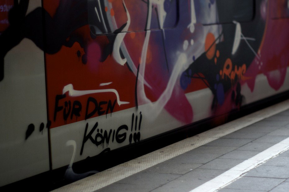 Graffiti Train in hamburg - Photo by Reimemonster