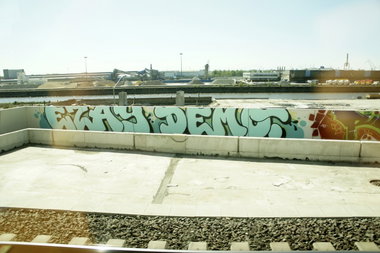 Graffiti Wall in hamburg - Photo by Reimemonster - ezay, demo