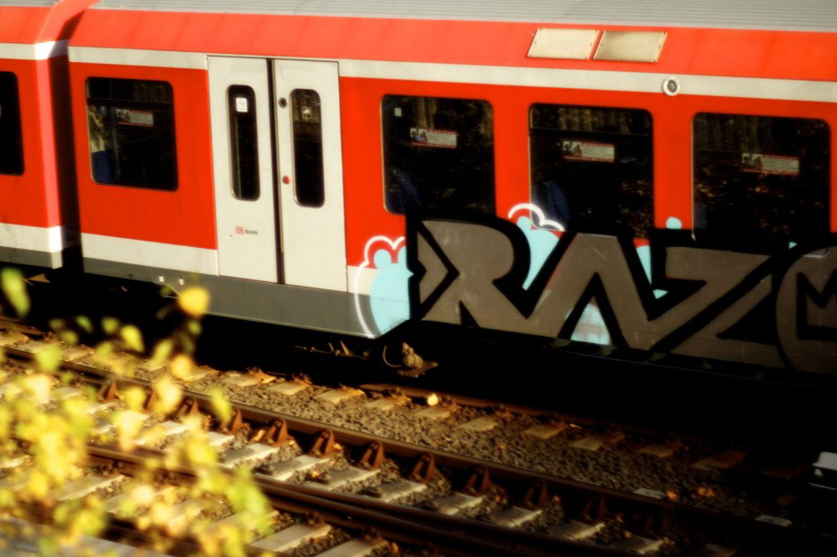 Graffiti Train in hamburg - Photo by Reimemonster - razor