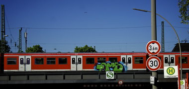 Graffiti Train - Photo by Reimemonster - qms