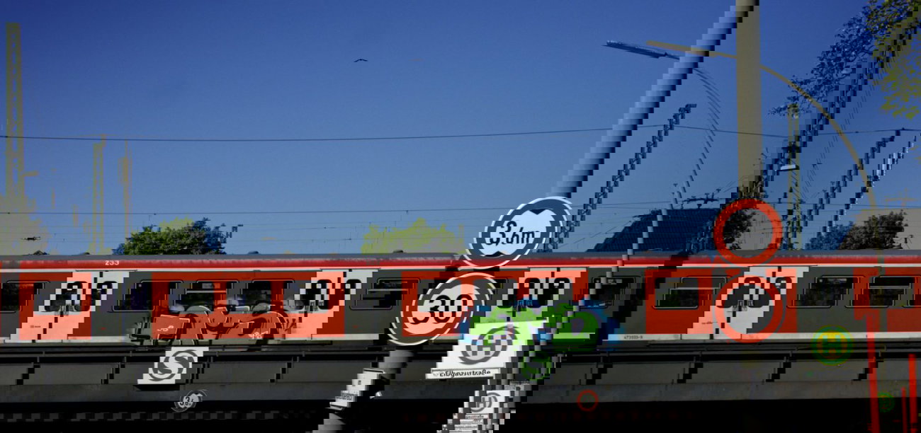 Graffiti Train - Photo by Reimemonster - qms