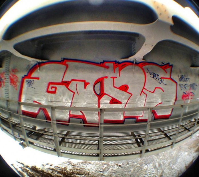 Graffiti Bombing - Photo by Renoager - Gans, Hacs, Renoager (2012)