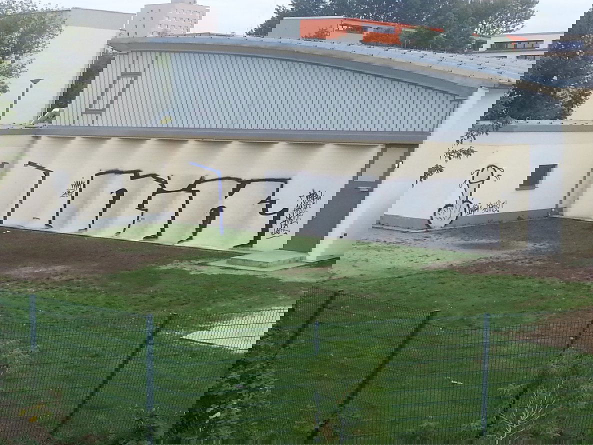 Graffiti Bombing - Photo by Reshef - Nik, Potsdam (2013)