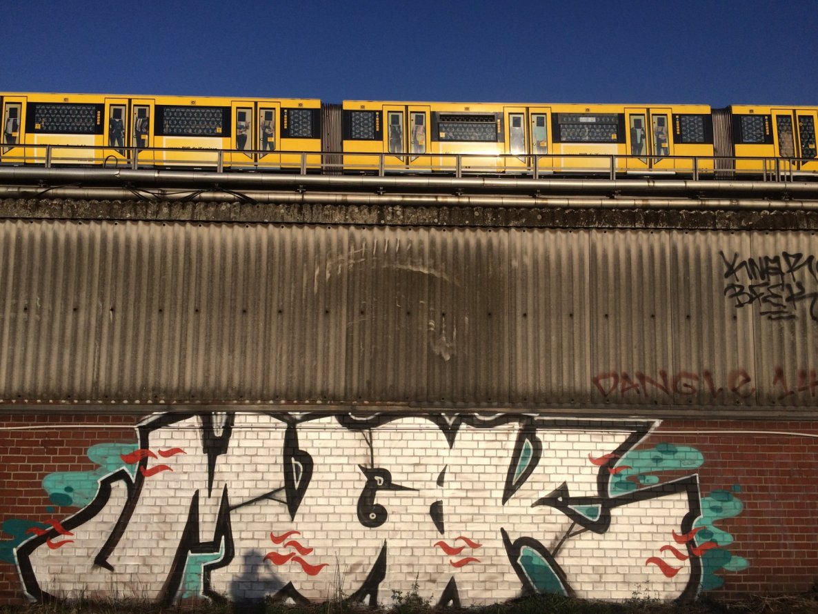 Graffiti Bombing - Photo by Resk - MGK, Berlin, Gleisdreieck