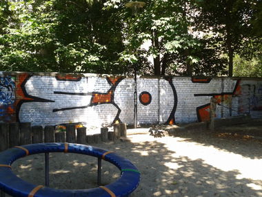 Graffiti Bombing in Berlin - Photo by Resk - EOF, Resk, Brink (2013)