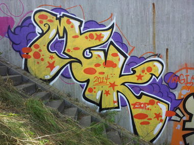 Graffiti Bombing - Photo by Resk - MGK